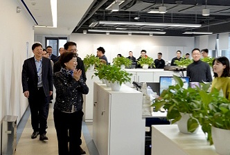 開工大(dà)吉！新春團拜鼓幹勁  龍騰潮湧開新局—海企技術公司開展2024年新年團拜活動 