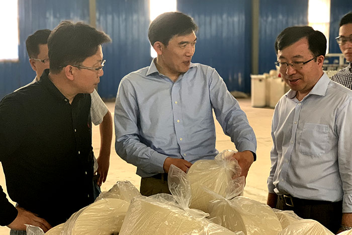 省政府副秘書長黃瀾一(yī / yì ／yí)行調研 江蘇-新陽嘎農工貿産業園